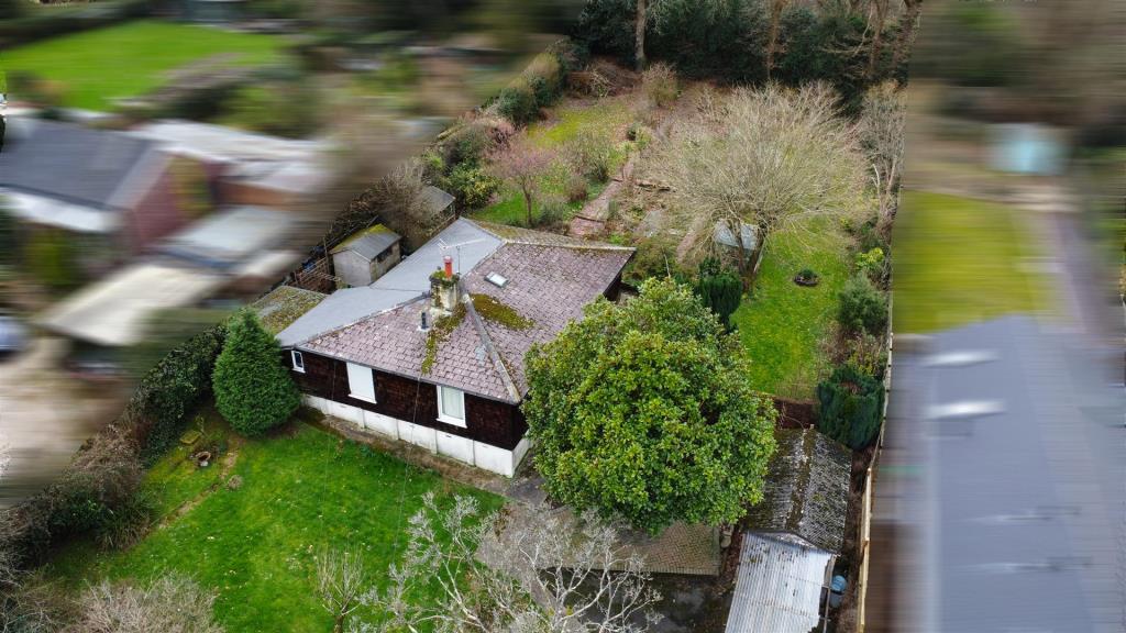 Lot: 122 - DETACHED COLT BUNGALOW WITH POTENTIAL - Aerial View of property